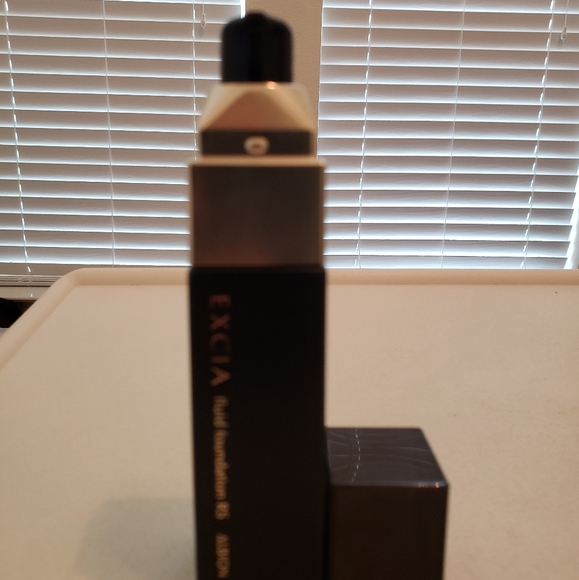 ALBION Excia AL Fluid Foundation RS OC111 - Picture 5 of 6